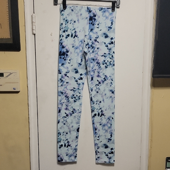 (3) Old Navy Leggings Blue Floral, Maroon, and Green for Casual And Comfort Wear - Picture 1 of 13